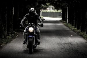 Lire la suite à propos de l’article Voiture ou moto : quel transport choisir ?